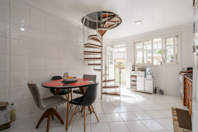 Imagem Imóvel com 3 Quartos à Venda, 204 m² em Rio Branco - Porto Alegre Imagem Imóvel com 3 Quartos à Venda, 204 m² em Rio Branco - Porto Alegre