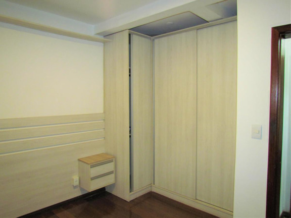 Imagem Casa com 3 Quartos à Venda, 315 m² em Jardim São Pedro - Porto Alegre Imagem Casa com 3 Quartos à Venda, 315 m² em Jardim São Pedro - Porto Alegre