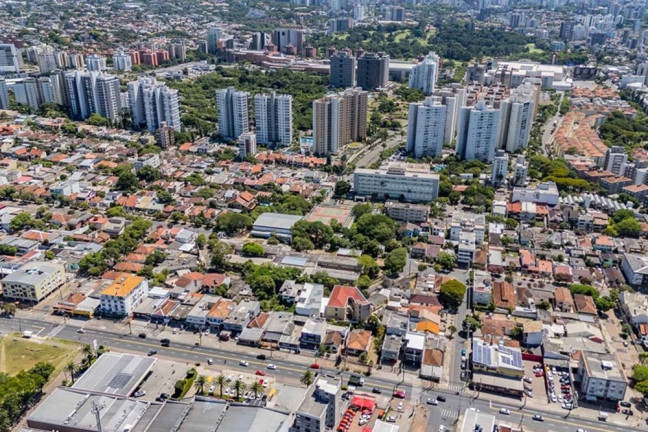 Imagem Terreno à Venda, 360 m² em Vila Ipiranga - Porto Alegre Imagem Terreno à Venda, 360 m² em Vila Ipiranga - Porto Alegre