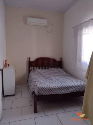 Imagem Casa com 6 Quartos à Venda, 317 m² em Centro - Caraguatatuba