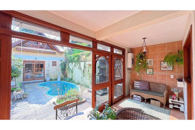 Imagem Casa com 5 Quartos à Venda,  em Ipanema - Porto Alegre