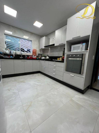 Imagem Sobrado com 4 Quartos à Venda, 220 m² em Canto Do Forte - Praia Grande Imagem Sobrado com 4 Quartos à Venda, 220 m² em Canto Do Forte - Praia Grande