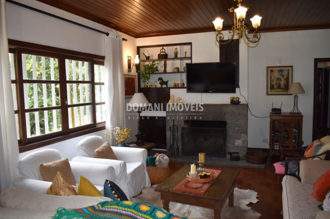 Imagem Casa com 4 Quartos à Venda, 210 m² em Região De Capivari - Campos Do Jordão