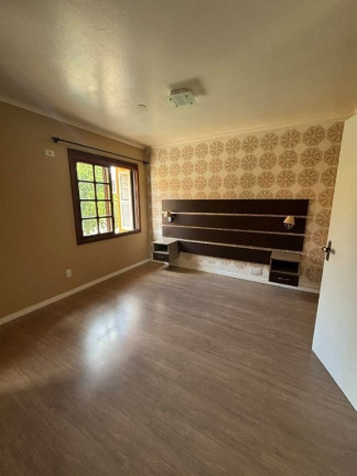 Imagem Casa com 3 Quartos à Venda, 166 m² em Medianeira - Porto Alegre