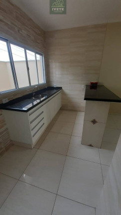 Imagem Casa com 2 Quartos à Venda, 98 m²