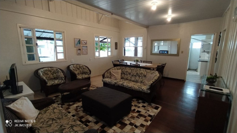 Imagem Casa com 5 Quartos para Temporada, 110 m² em Barra Do Saí - Itapoá Imagem Casa com 5 Quartos para Temporada, 110 m² em Barra Do Saí - Itapoá