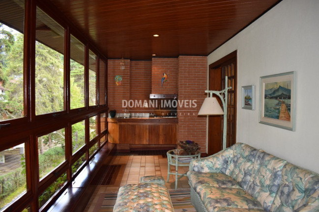 Imagem Imóvel com 4 Quartos à Venda, 300 m² em Região De Capivari - Campos Do Jordão Imagem Imóvel com 4 Quartos à Venda, 300 m² em Região De Capivari - Campos Do Jordão