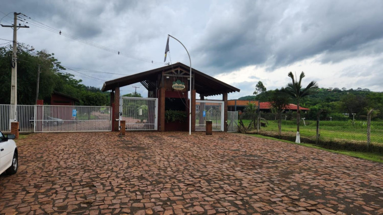 Imagem Chácara com 2 Quartos à Venda, 10.001 m² em Centro - Ibiporã