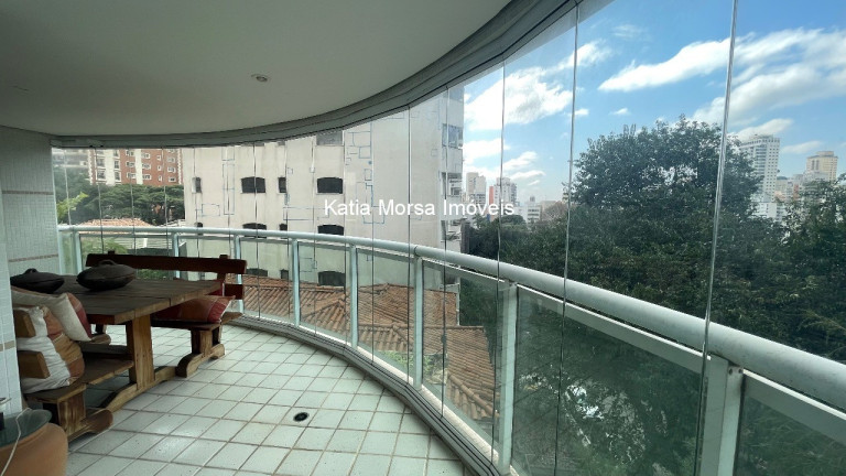 Imagem Imóvel com 4 Quartos à Venda, 438 m² em Pacaembu - São Paulo Imagem Imóvel com 4 Quartos à Venda, 438 m² em Pacaembu - São Paulo