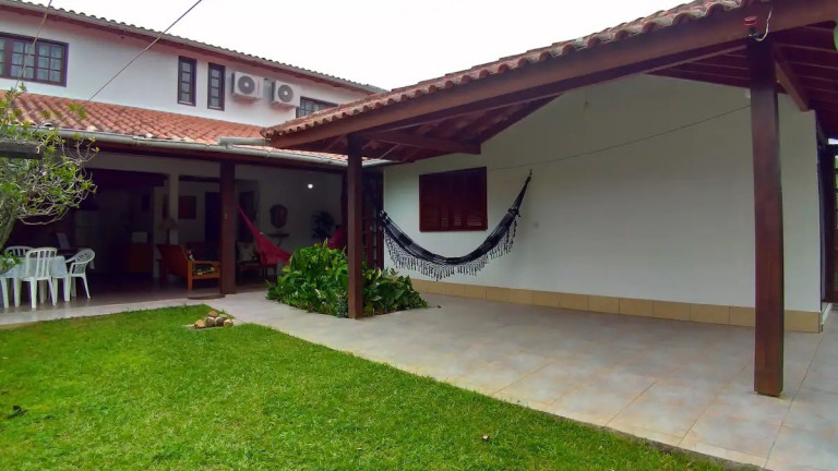 Imagem Casa com 4 Quartos à Venda, 110 m² em Centro - Garopaba Imagem Casa com 4 Quartos à Venda, 110 m² em Centro - Garopaba