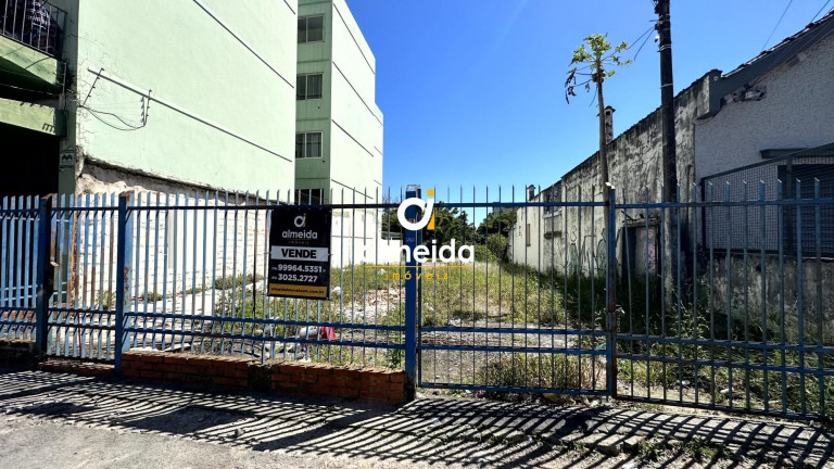Terreno à Venda, 1.574 m² em Centro - Santa Maria
