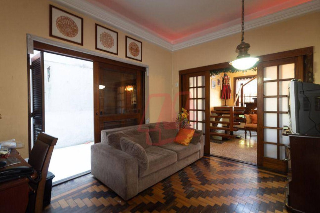 Imagem Casa com 3 Quartos à Venda, 272 m² em Santa Cecília - Porto Alegre Imagem Casa com 3 Quartos à Venda, 272 m² em Santa Cecília - Porto Alegre