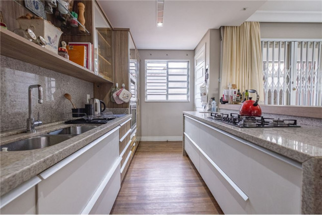 Imagem Casa com 8 Quartos à Venda, em Coqueiros - Florianópolis Imagem Casa com 8 Quartos à Venda, em Coqueiros - Florianópolis
