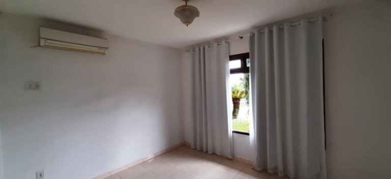 Imagem Sobrado com 4 Quartos à Venda, 269 m² em Santa Catarina - Joinville