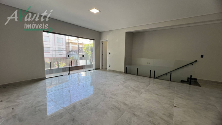 Casa com 4 Quartos à Venda, 290 m² em Boqueirão - Santos