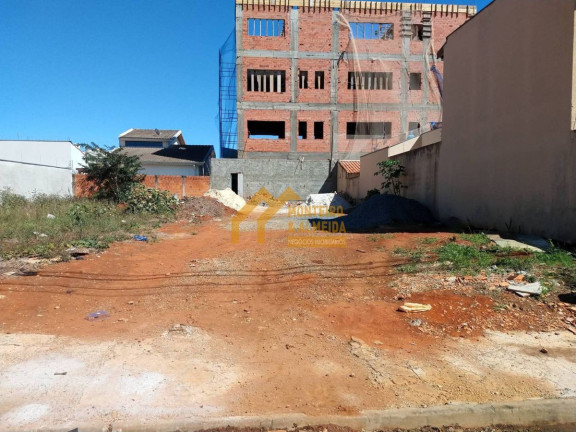 Terreno à Venda, 300 m² em Vila Nastri - Itapetininga
