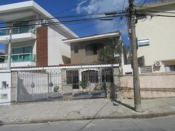 Sobrado com 4 Quartos à Venda, 220 m² em Marapé - Santos