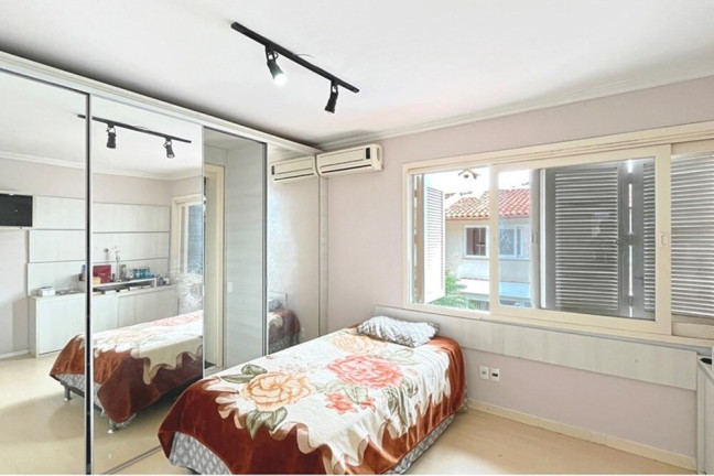 Imagem Casa de Condomínio com 5 Quartos à Venda, 300 m² Imagem Casa de Condomínio com 5 Quartos à Venda, 300 m²