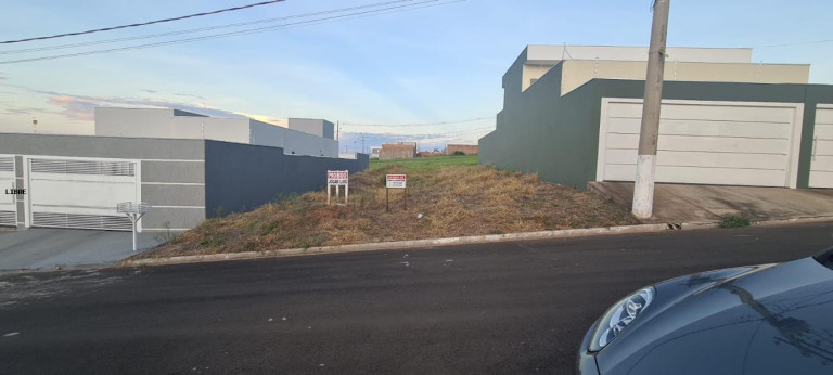 Terreno à Venda, 321 m² em Jardim Paraíso Ii - Botucatu