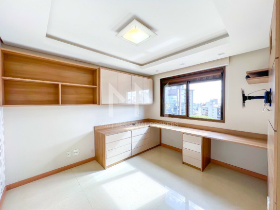 Imagem Apartamento com 3 Quartos à Venda, 159 m² em Moinhos De Vento - Porto Alegre Imagem Apartamento com 3 Quartos à Venda, 159 m² em Moinhos De Vento - Porto Alegre
