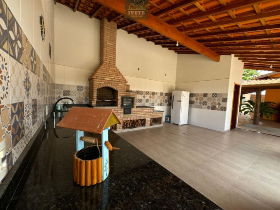 Imagem Casa com 3 Quartos à Venda, 380 m²