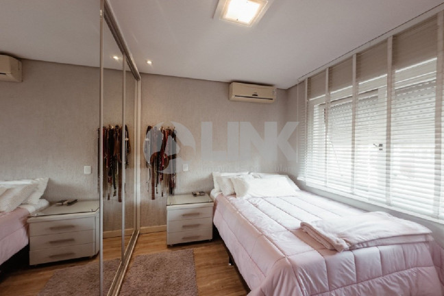 Imagem Imóvel com 3 Quartos à Venda, 244 m² em Bela Vista - Porto Alegre Imagem Imóvel com 3 Quartos à Venda, 244 m² em Bela Vista - Porto Alegre