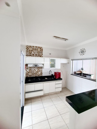 Imagem Casa com 3 Quartos à Venda, 140 m²