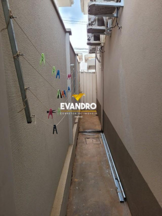 Imagem Casa com 3 Quartos à Venda, 150 m² em Santa Cruz - Cuiabá Imagem Casa com 3 Quartos à Venda, 150 m² em Santa Cruz - Cuiabá
