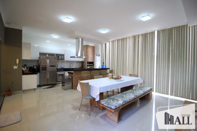 Imagem Casa com 3 Quartos à Venda, 230 m² em Centro - Bady Bassitt Imagem Casa com 3 Quartos à Venda, 230 m² em Centro - Bady Bassitt