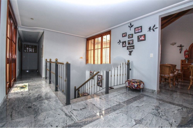 Imagem Casa com 3 Quartos à Venda, 608 m² em Medianeira - Porto Alegre Imagem Casa com 3 Quartos à Venda, 608 m² em Medianeira - Porto Alegre