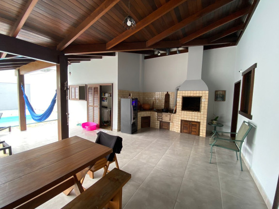 Imagem Casa com 4 Quartos à Venda, 231 m² em São João - Itajaí Imagem Casa com 4 Quartos à Venda, 231 m² em São João - Itajaí