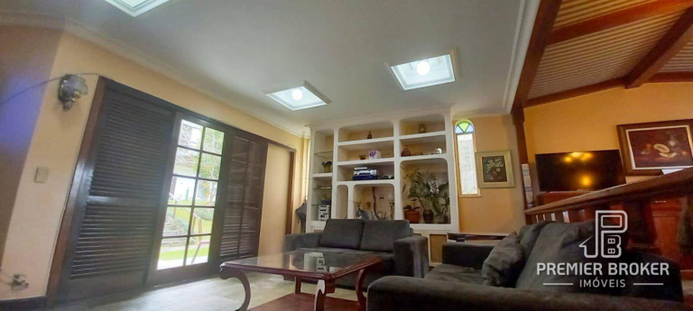 Imagem Casa com 5 Quartos à Venda, 212 m² em Alto - Teresópolis