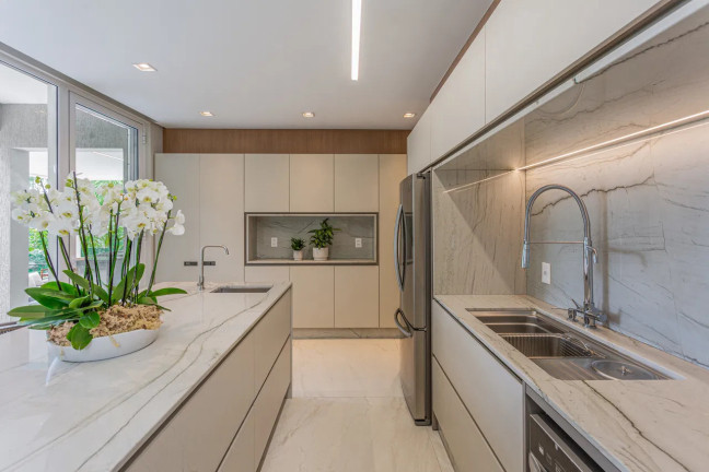 Imagem Casa com 4 Quartos à Venda, 524 m² em Estaleirinho - Balneário Camboriú Imagem Casa com 4 Quartos à Venda, 524 m² em Estaleirinho - Balneário Camboriú