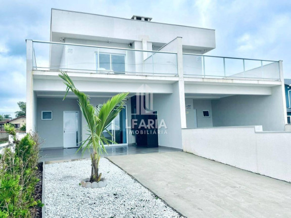 Sobrado com 4 Quartos à Venda, 171 m² em Cambiju - Itapoá