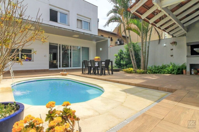 Casa com 3 Quartos à Venda, 290 m² em Guarujá - Porto Alegre