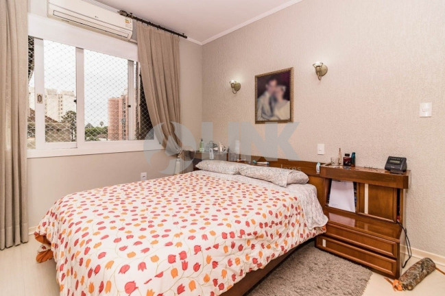 Imagem Imóvel com 3 Quartos à Venda, 211 m² em Jardim Lindóia - Porto Alegre