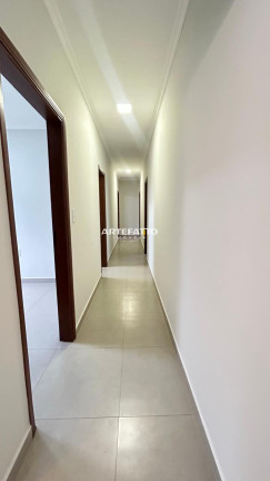 Imagem Casa com 4 Quartos à Venda, 300 m²