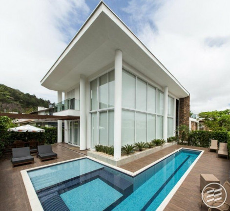 Imagem Casa com 4 Quartos à Venda, 730 m² em Estados - Balneário Camboriú Imagem Casa com 4 Quartos à Venda, 730 m² em Estados - Balneário Camboriú