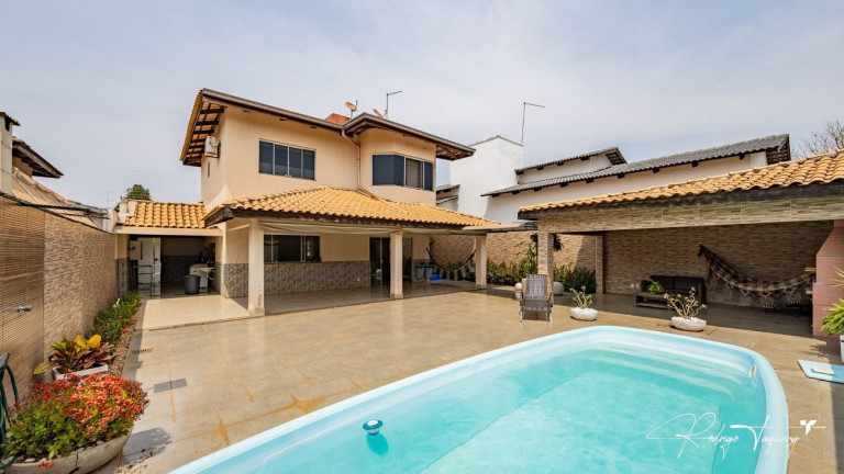 Casa de Condomínio com 3 Quartos à Venda, 250 m² em Loteamento Portal Do Sol I - Goiânia