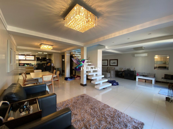 Imagem Casa com 4 Quartos à Venda, 204 m² em Centenário - Torres