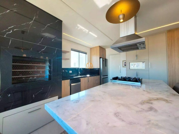 Imagem Imóvel com 3 Quartos à Venda, 188 m² em Centro - Guaratuba