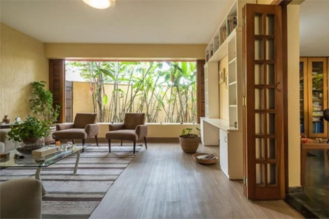 Imagem Casa com 6 Quartos à Venda, 202 m² Imagem Casa com 6 Quartos à Venda, 202 m²