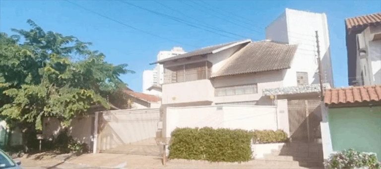 Sobrado com 4 Quartos à Venda, 300 m² em Residencial celina park - Goiânia