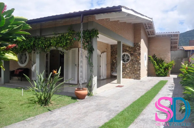 Imagem Casa com 3 Quartos à Venda, 210 m² em Enseada - Ubatuba