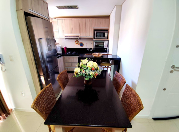 Imagem Apartamento com 2 Quartos para Alugar, 74 m² em Bombas - Bombinhas