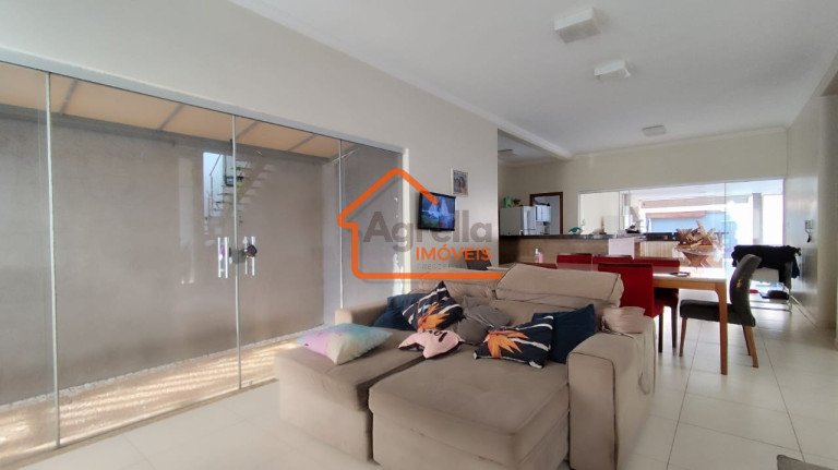 Imagem Casa com 4 Quartos à Venda, 241 m² em Jardim Patrícia - Mogi Mirim Imagem Casa com 4 Quartos à Venda, 241 m² em Jardim Patrícia - Mogi Mirim