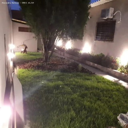 Imagem Casa com 3 Quartos à Venda, 450 m² em Prado - Recife