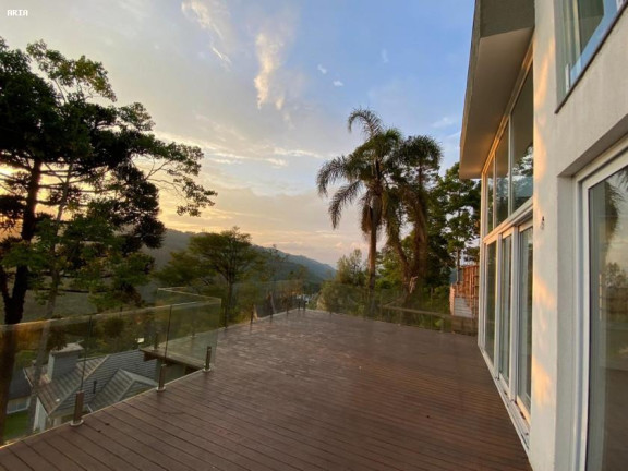 Imagem Casa com 3 Quartos à Venda, 279 m² em Alphavile - Gramado