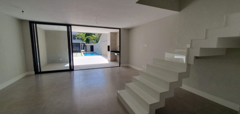 Imagem Casa com 4 Quartos à Venda, 320 m² em Barra Da Tijuca - Rio De Janeiro Imagem Casa com 4 Quartos à Venda, 320 m² em Barra Da Tijuca - Rio De Janeiro