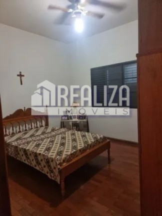 Foto do imóvel Casa com 3 Quartos à Venda, 240 m² em Fabrício - Uberaba